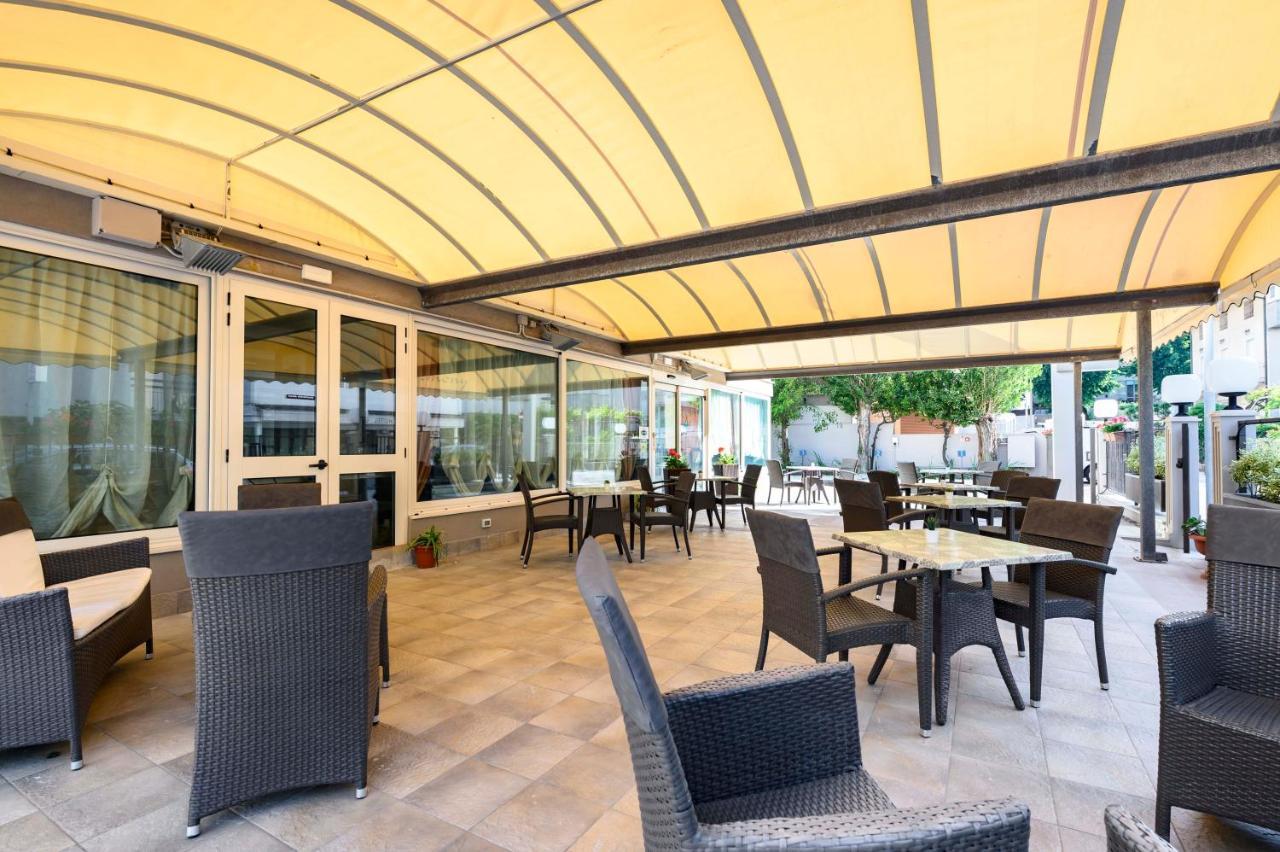 Hotel Harmony Rimini Esterno foto
