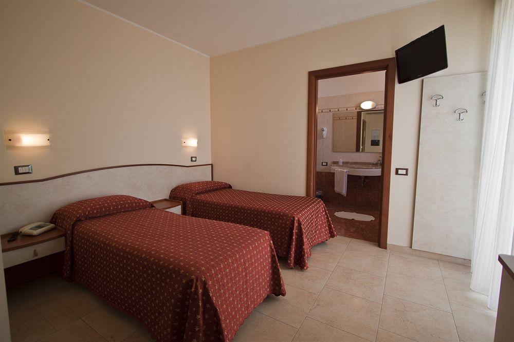 Hotel Harmony Rimini Esterno foto