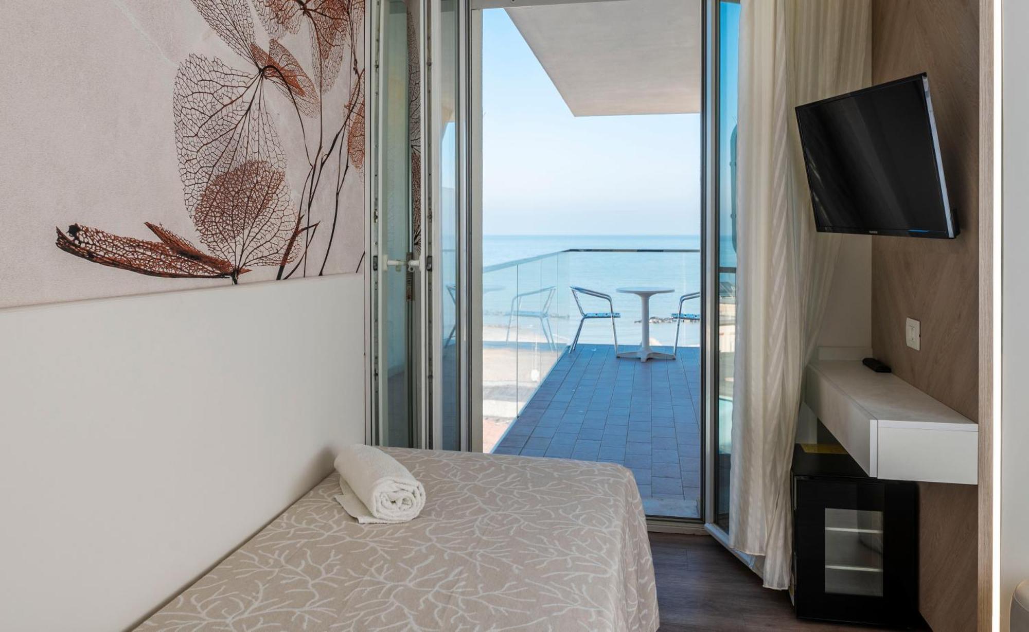 Hotel Harmony Rimini Esterno foto