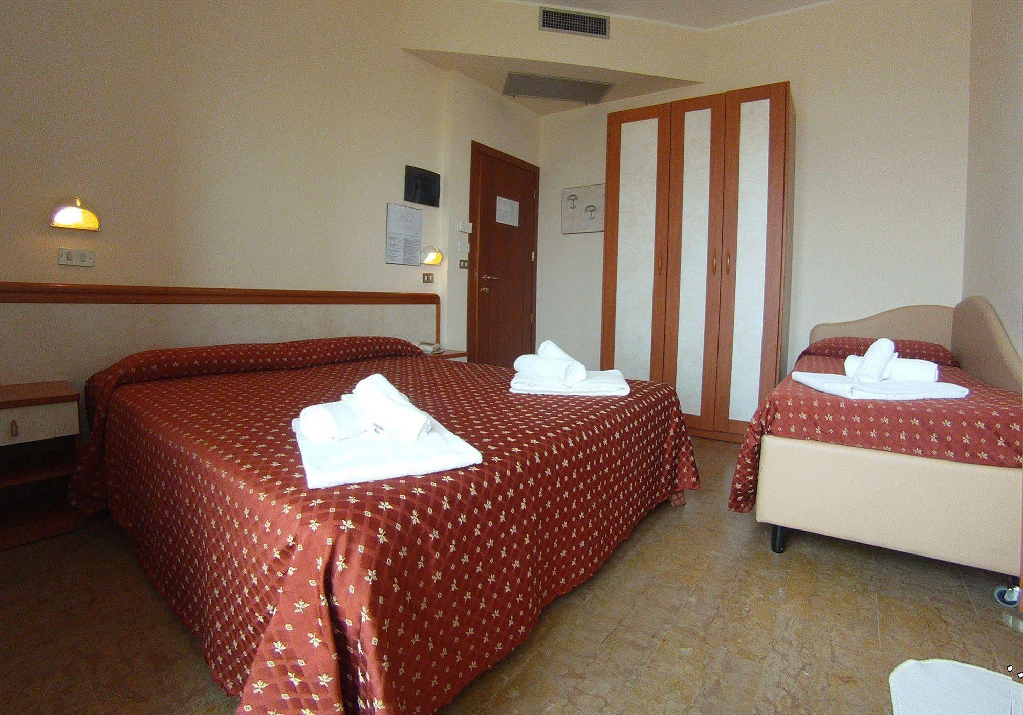 Hotel Harmony Rimini Esterno foto